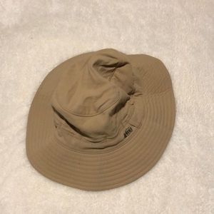 REI bucket hat